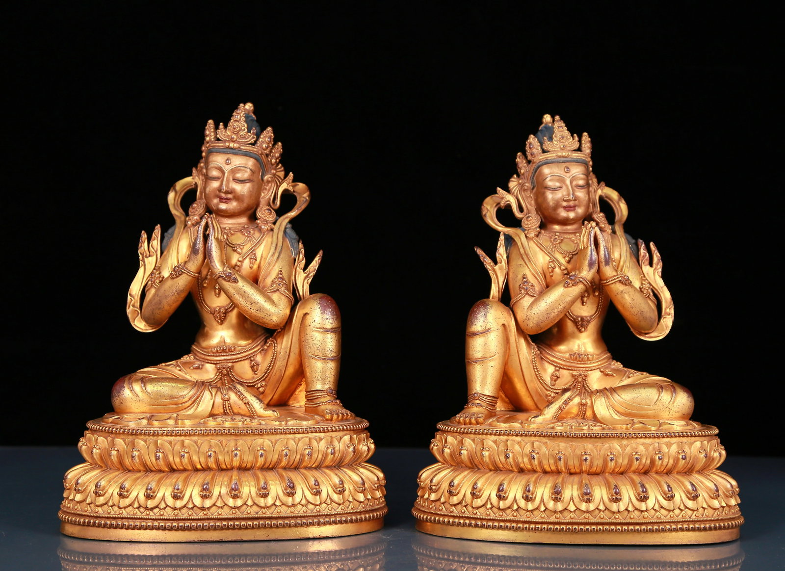 Two solemn gilt bronze Bodhisattva statues (1 of 18)