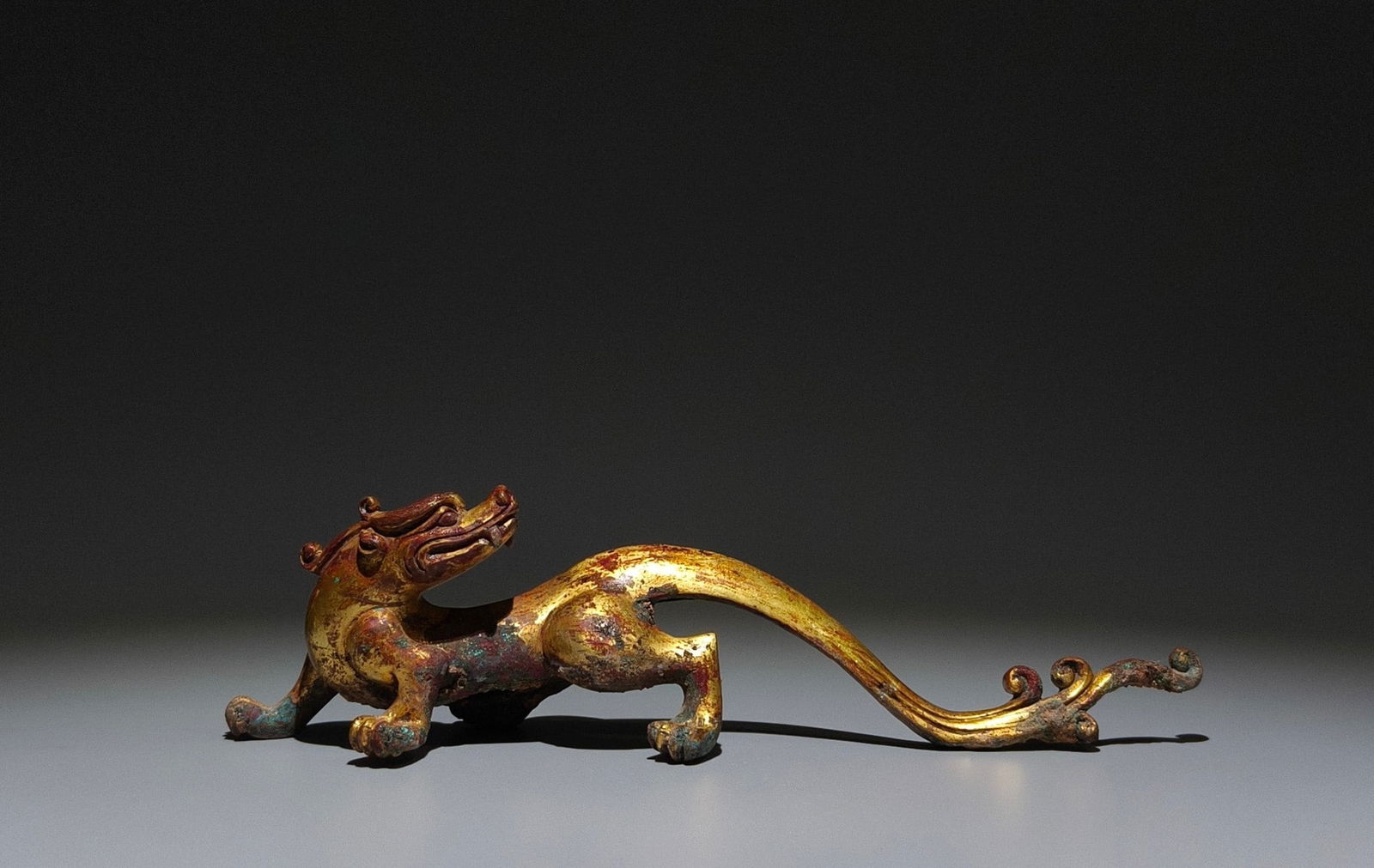 An Exquisite Gilt Bronze Dragon Ornament (1 of 9)