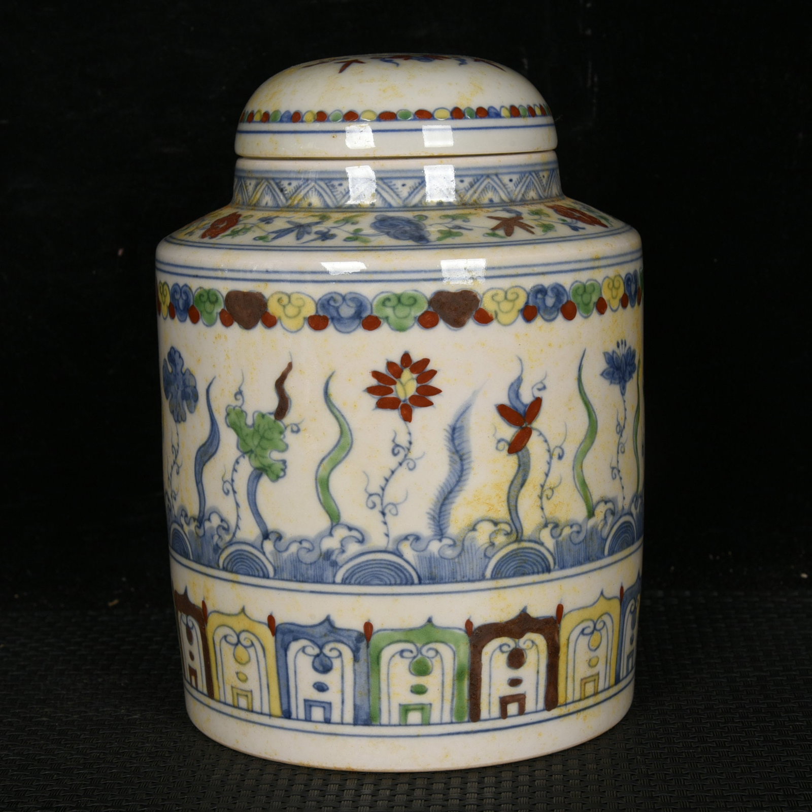 An Exquisite Doucai Algae Pattern Tea Caddy (1 of 8)