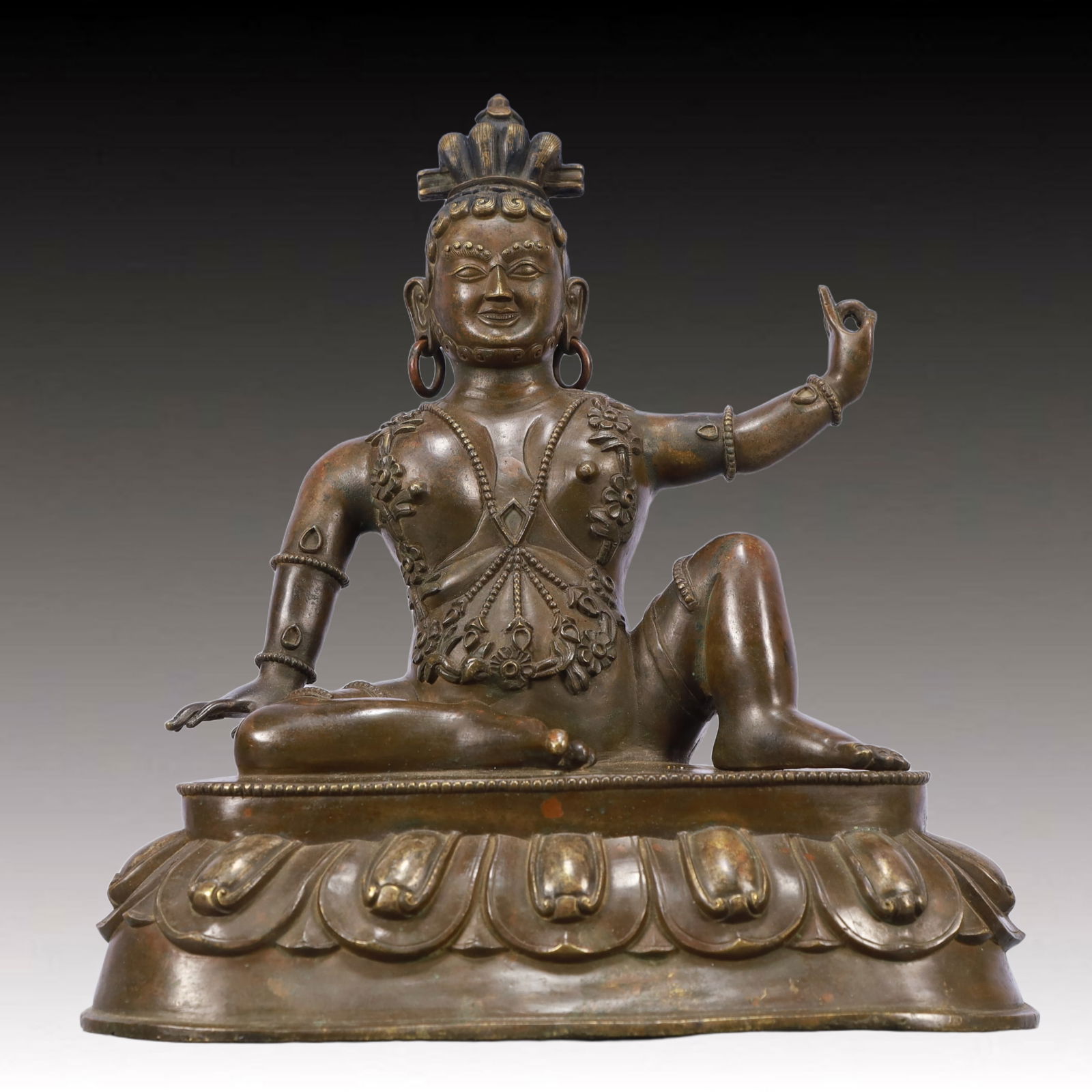 A Solemn Bronze Statue of Bodhisattva: A Solemn Bronze Statue of Bodhisattva,Qing Dynasty, China,Size:28cmx18cmx30.5cm,Weight:5250g 铜菩萨像,中国清代