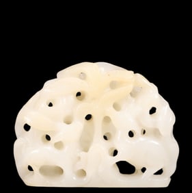 An Exquisite White Jade Deer Pattern Ornament