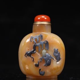 An Exquisite Agate  Figure and Goose Pattern Snuff Bottle