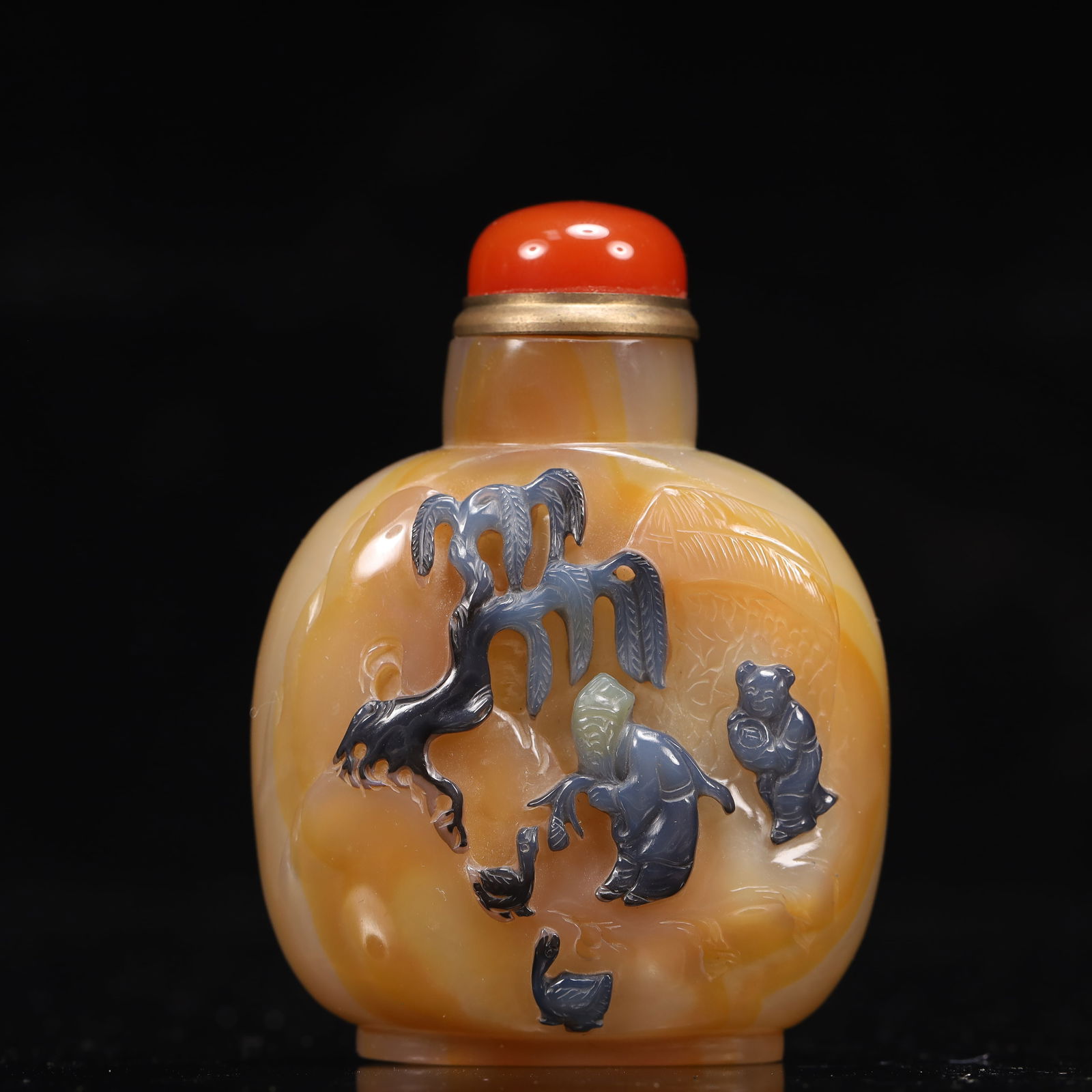 An Exquisite Agate Figure and Goose Pattern Snuff Bottle: An Exquisite Agate Figure and Goose Pattern Snuff Bottle,Qing Dynasty, China,Size:6cmx3cmx8cm,Weight:97g 