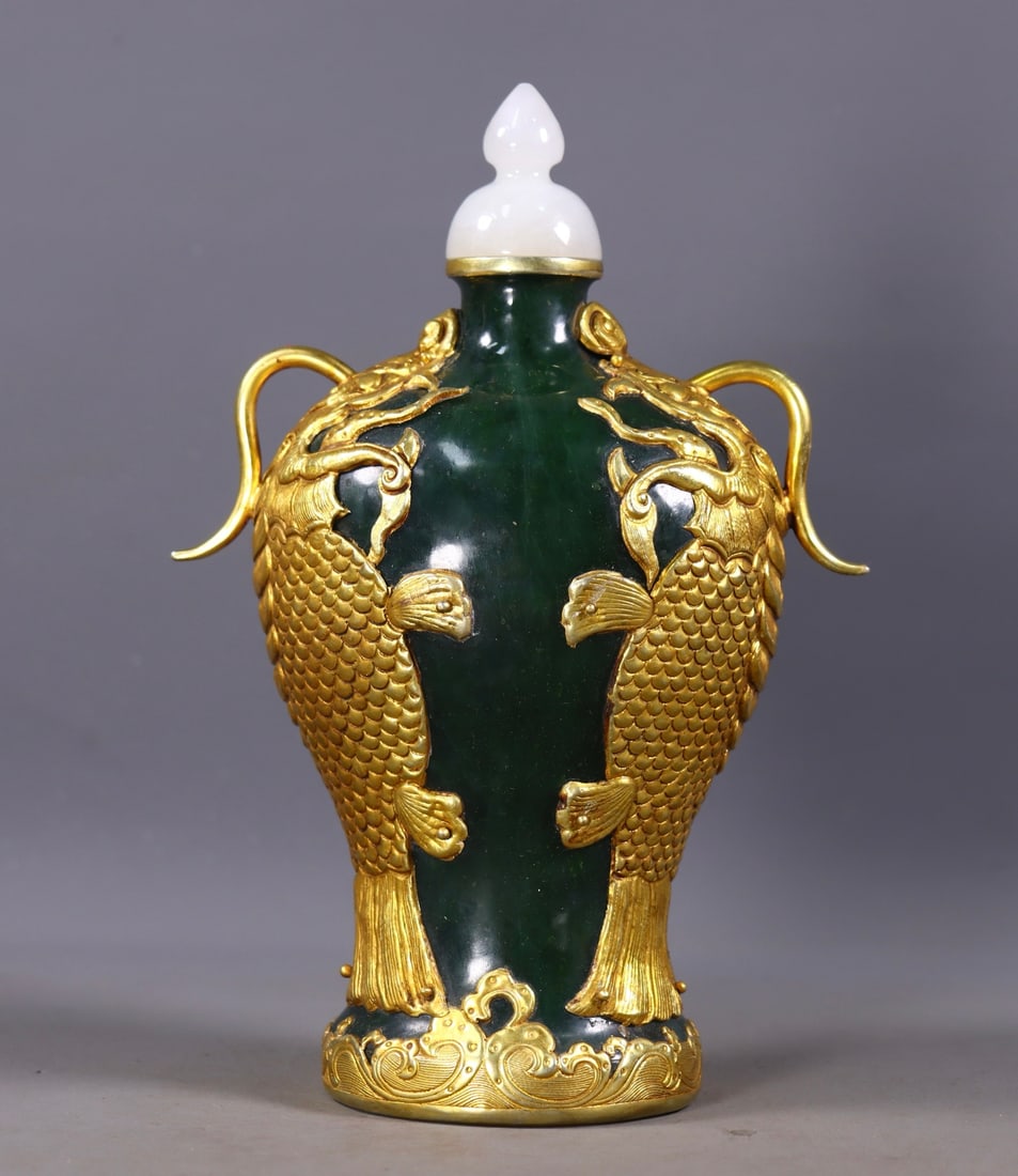 An Exquisite Jasper Covered silver-gilt Fish Pattern Vase?With White Jade Cover: An Exquisite Jasper Covered silver-gilt Fish Pattern Vase，With White Jade Cover，Qing Dynasty, China，Size：22cmx14cmx8cm，Weight：1124g 