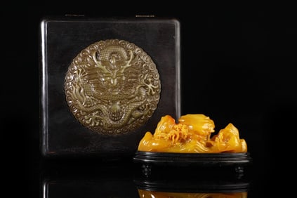 An Exquisite Tianhuang Stone Landscape and Figure Pattern Ornament