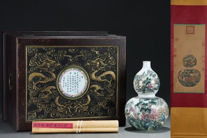 A Rare Famille-Rose Painted Gold Landscape and Figure Pattern Gourd-Shaped Vase,With Vertical Scroll