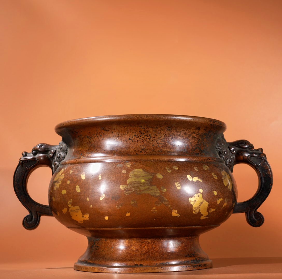 An Exquisite Bronze Sprinkled-Gold Beast-Ears Censer: An Exquisite Bronze Sprinkled-Gold Beast-Ears Censer,Ming Dynasty, China,Xuande Six-character Mark,Size:6.5inx7.8in,Weight:6075g 紫铜洒金兽耳香炉,ߑ