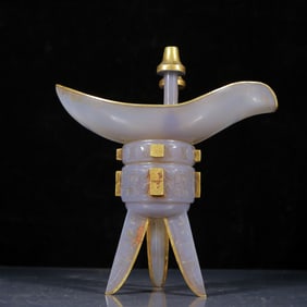 An Exquisite Agate Cover with Gold Tripod Goblet