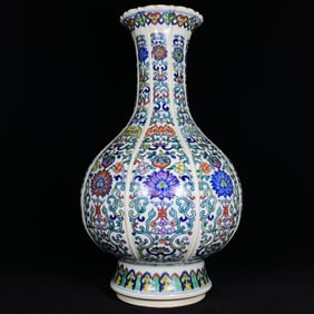 A Huge Doucai Flower Pattern Vase
