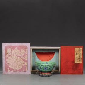 An Exquisite Green Ground Blue and White Flower Pattern Bowl