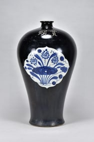 A Rare Black Glazed Blue and White Lotus Pattern Vase
