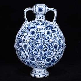 An Exquisite Blue and White Flower Pattern Double-Ears Vase