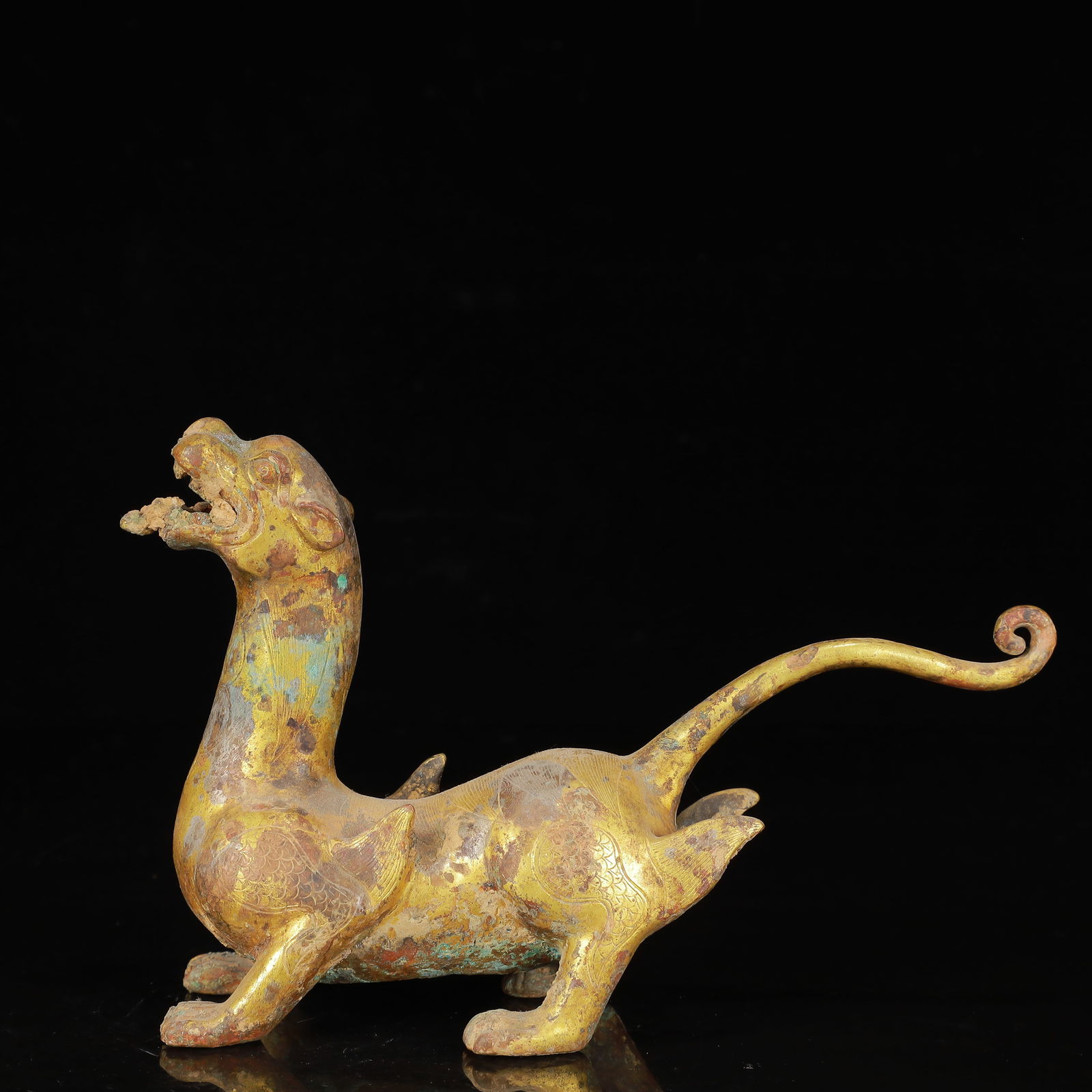 An Exquisite Gilt Bronze Auspicious Beast Ornament (1 of 11)