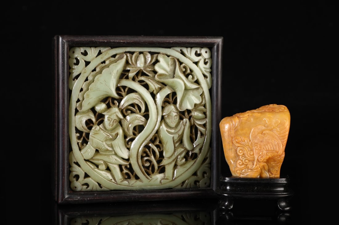 An Exquisite Tianhuang Stone Trigram,Dragon and Phoenix Pattern Ornament (1 of 9)