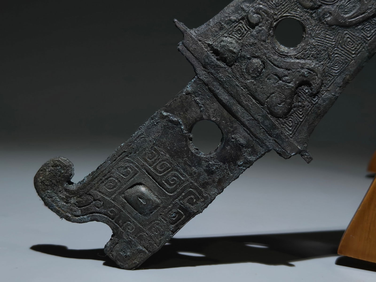 An Archaic Bronze Chi-Dragon Pattern Weapon - 2