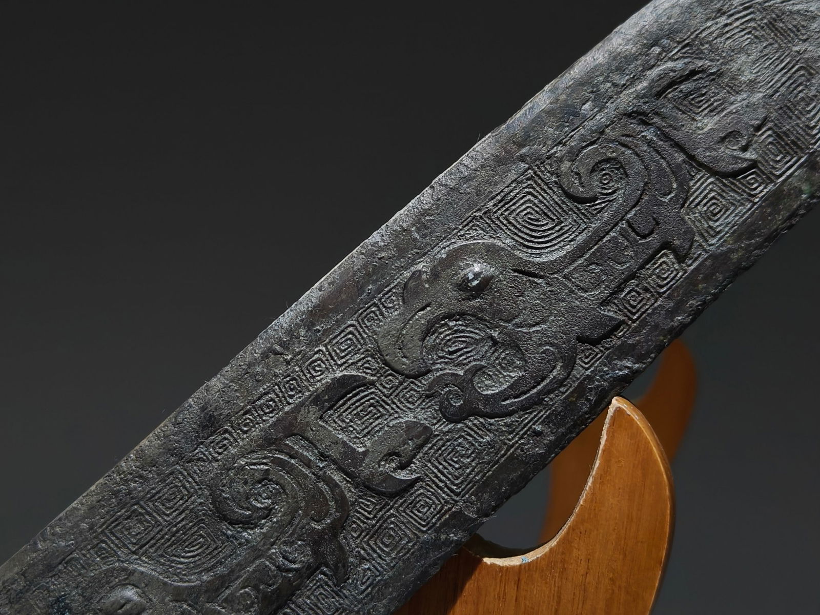 An Archaic Bronze Chi-Dragon Pattern Weapon - 3