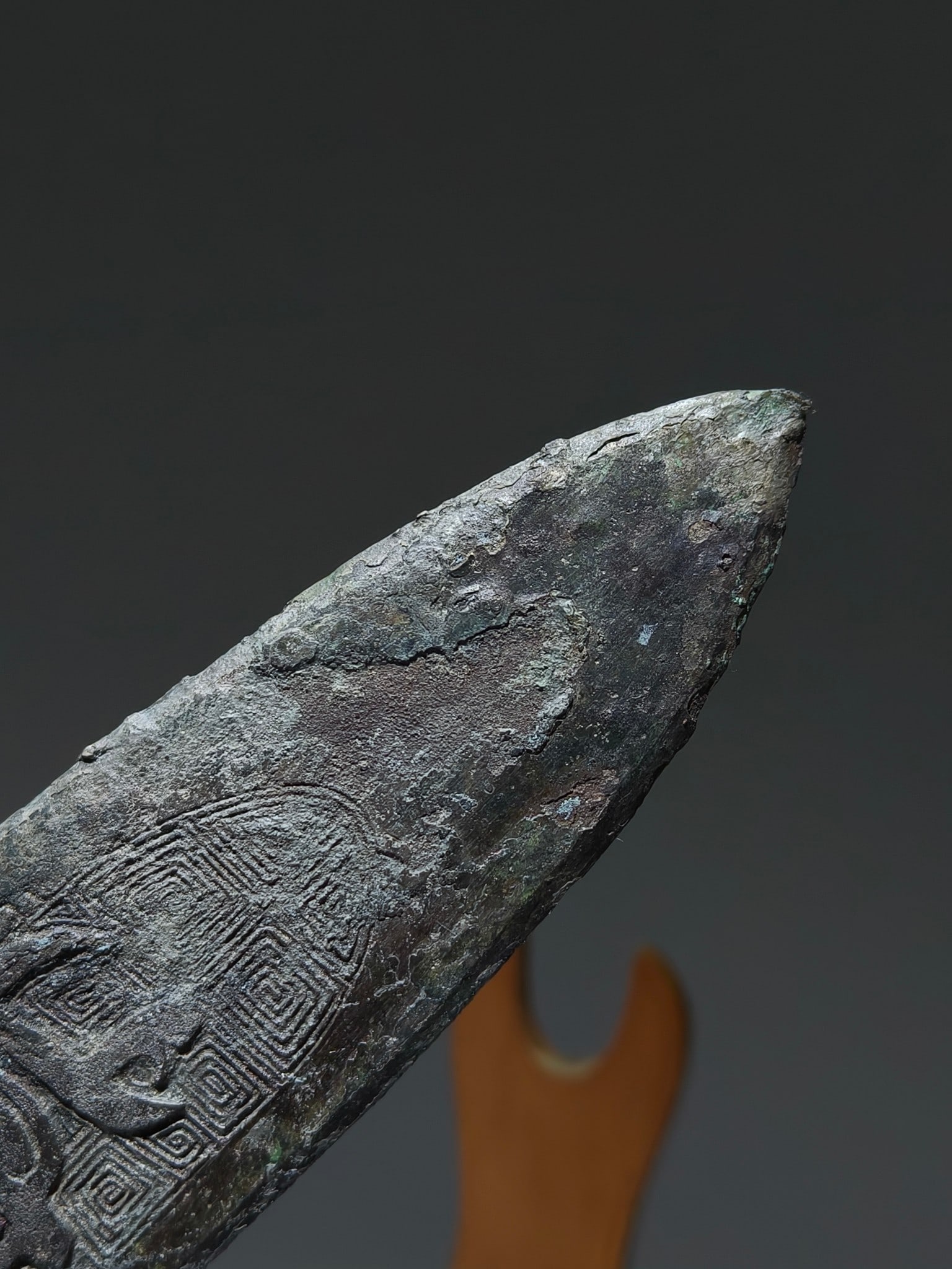 An Archaic Bronze Chi-Dragon Pattern Weapon - 4