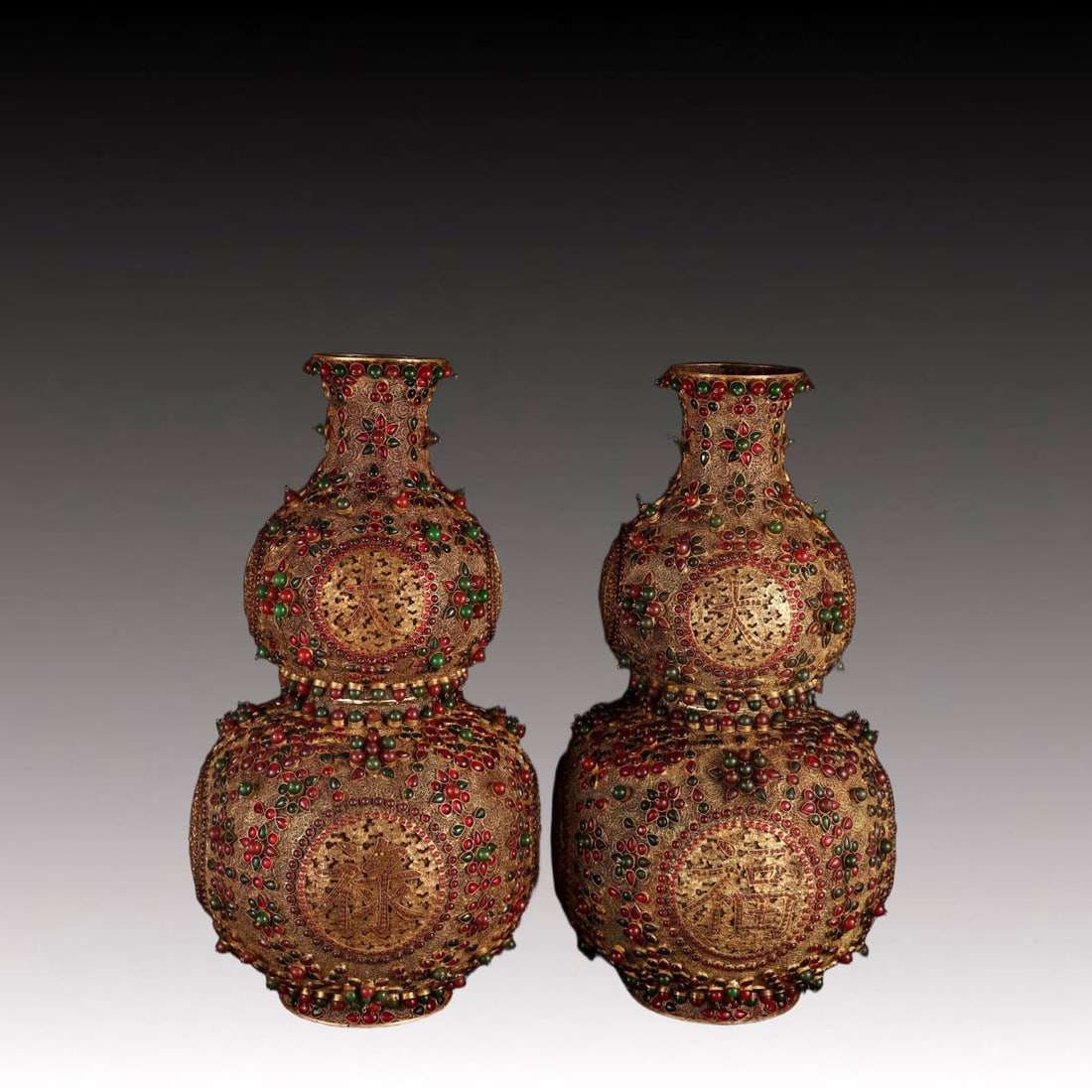 A Pair of Exquisite Filigree Gilt Gourd-Shaped Vases,Inlaid Gems: A Pair of Exquisite Filigree Gilt Gourd-Shaped Vases,Inlaid Gems,Qing Dynasty, China,Qianlong Four-character Mark,Size:37cmx37cmx67cm ,Weight:20468g 