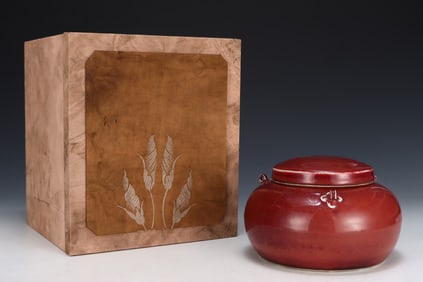 An Exquisite Ji Red Glazed Cover Jar