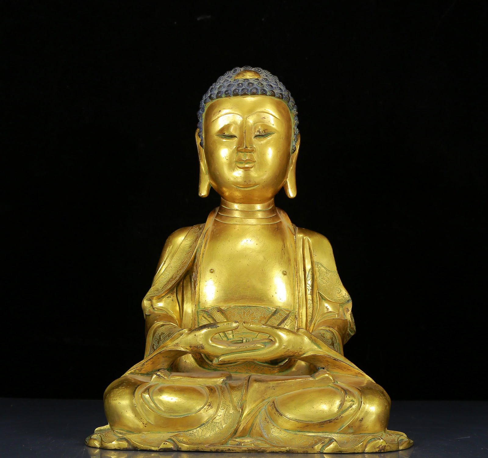 A Solemn Gilt Bronze Statue of Sakyamuni: A Solemn Gilt Bronze Statue of Sakyamuni,Qing Dynasty, China,Size:25cmx16cmx32cm,Weight:6915g 铜鎏金释迦摩尼像，清代