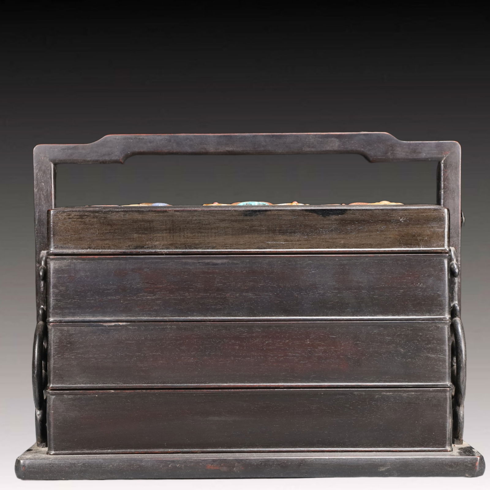 An Exquisite Eaglewood Flower Pattern Box: An Exquisite Eaglewood Flower Pattern Box,Qing Dynasty, China,Qianlong Four-character Mark,Size：33.5cmx18.5cmx25cm Weight：3050g 沉香花卉纹盒