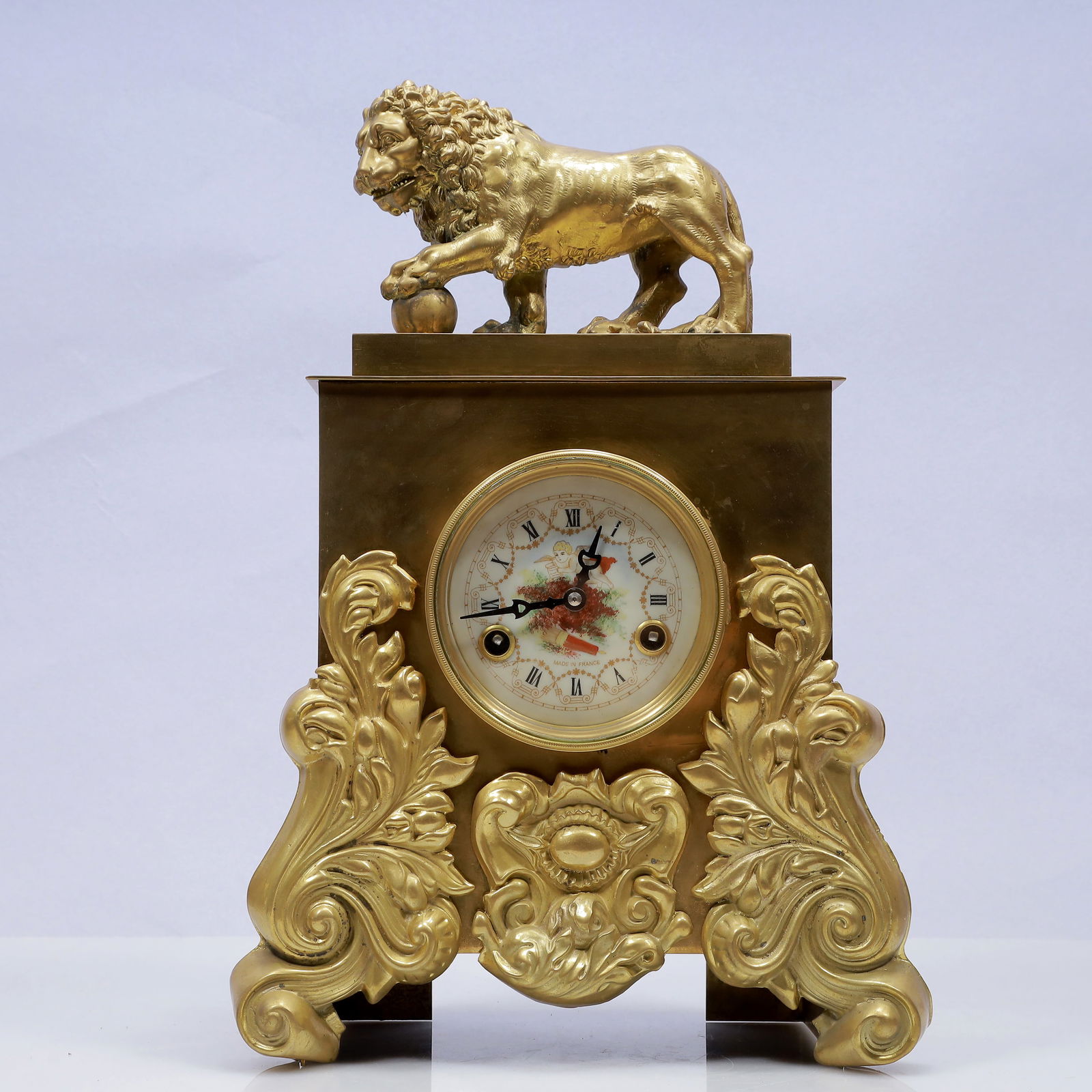 An Exquisite Gilt Bronze Flower Pattern Lion Table Clock Ornament: An Exquisite Gilt Bronze Flower Pattern Lion Table Clock Ornament,Qing Dynasty, China,Size:30cmx14cmx43cm,Weight:7100g 