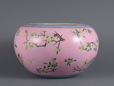 An Exquisite Pink Ground Famille-Rose Painted Gold Flower Pattern Vat