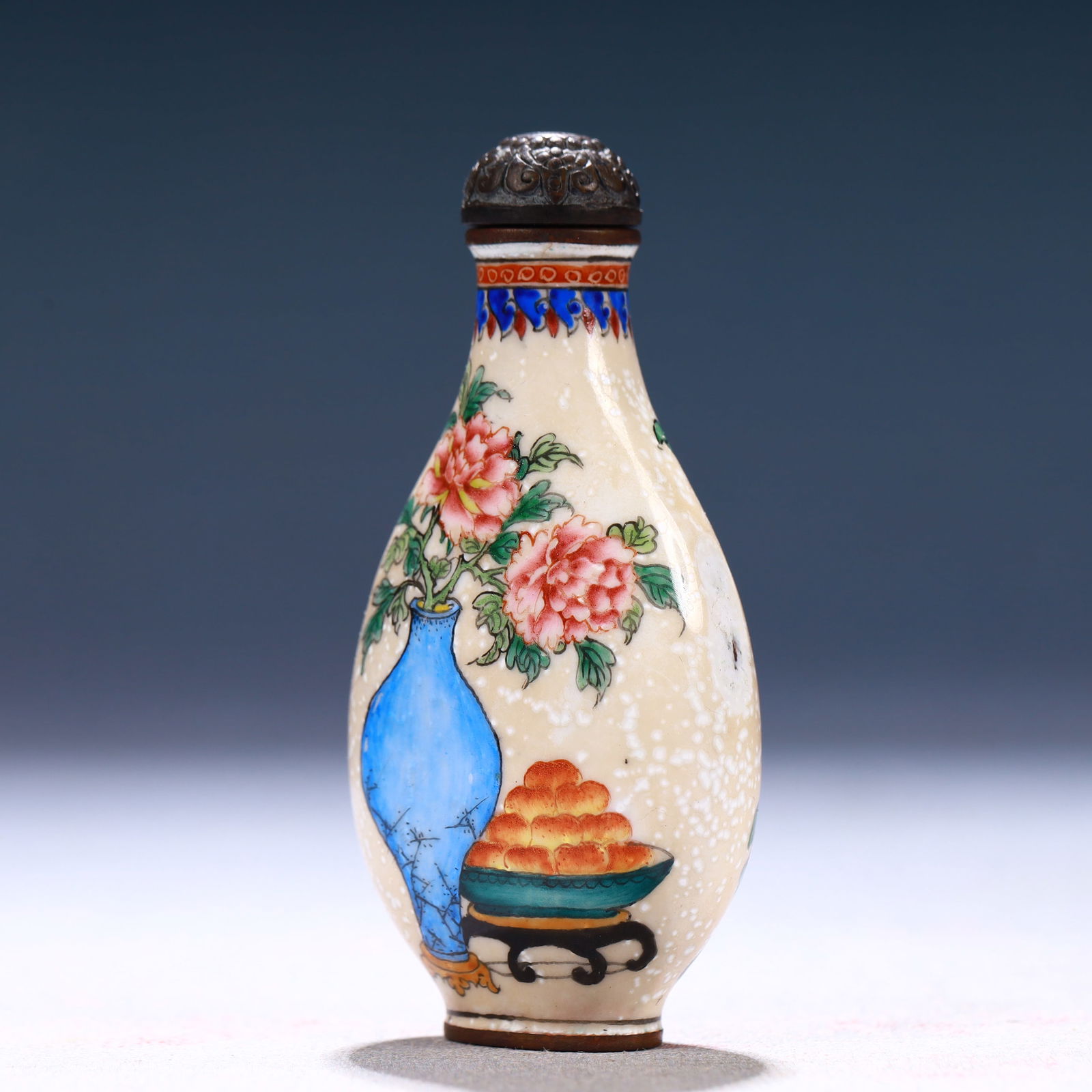 An Exquisite Painted Enamel Flower and Fruit Pattern Snuff Bottle - 2