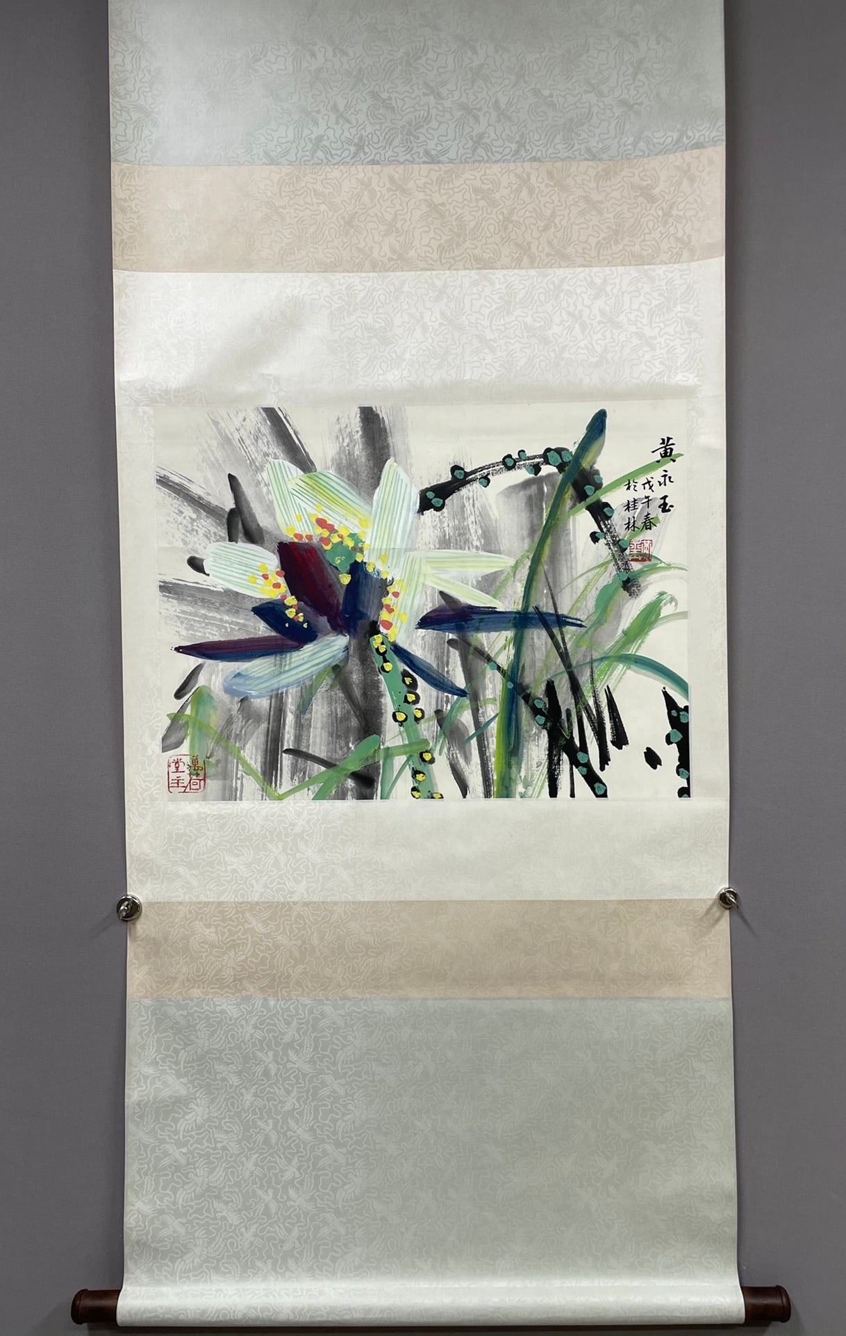 A Chinese Vertical Scroll Ink Painting of Lotus on Paper,Huang Yongyu: A Chinese Vertical Scroll Ink Painting of Lotus on Paper,Huang Yongyu,Size:50cmx66cm 一幅中国水墨荷花图立轴,黄永玉