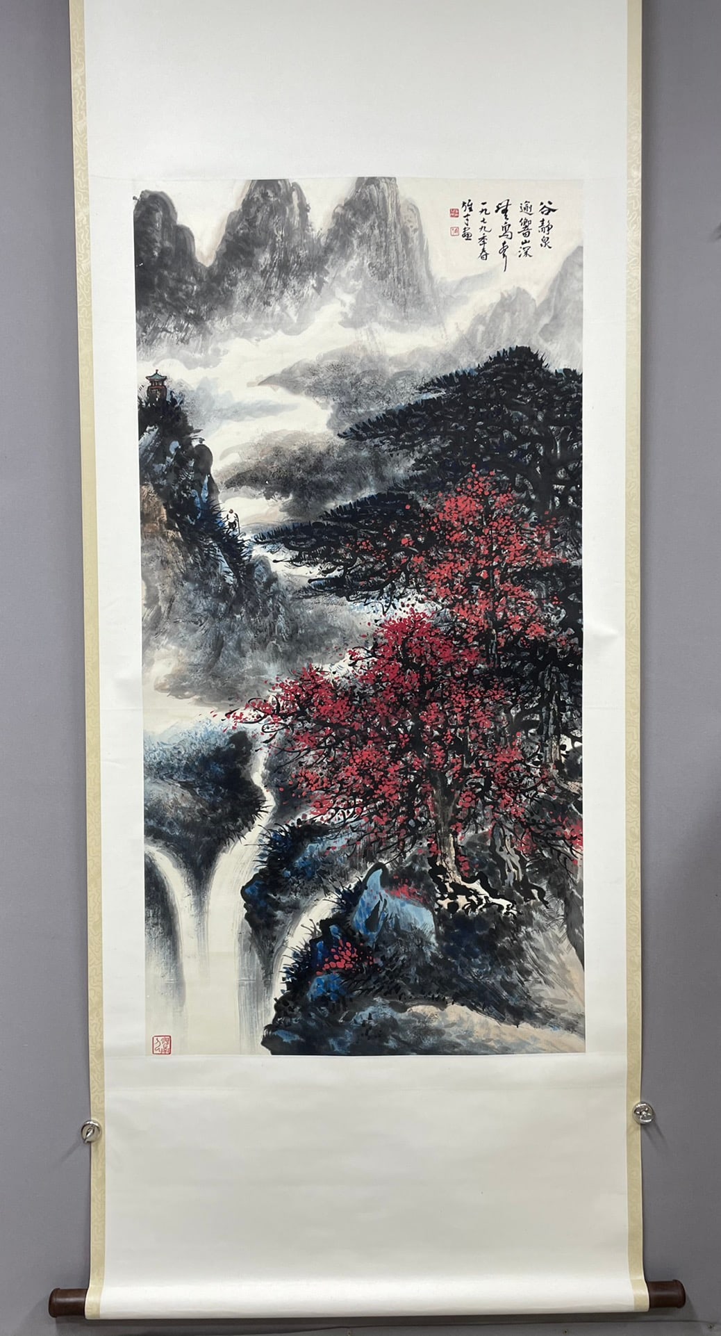 A Chinese Vertical Scroll Ink Painting of Landscape on Paper,Li Xiongcai: A Chinese Vertical Scroll Ink Painting of Landscape on Paper,Li Xiongcai,Size:133cm 一幅中国水墨山水画立轴,黎雄才