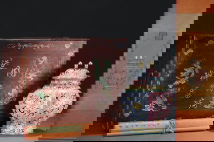 A Rare Enamel Painted Gold Lotus Pattern Bottle,With Vertical Scroll Painting on Silk