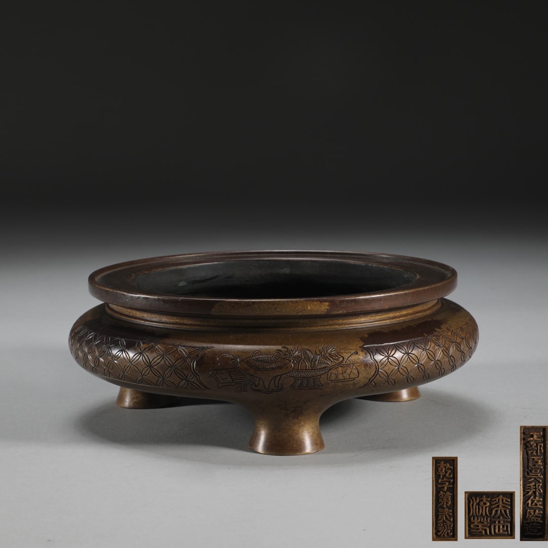 An Exquisite Bronze Bogu Pattern Tripod Censer: An Exquisite Bronze Bogu Pattern Tripod Censer,Ming Dynasty, China,With Mark,Size:6.2cmx15.8cmx17.7cm,Weight:2050g 