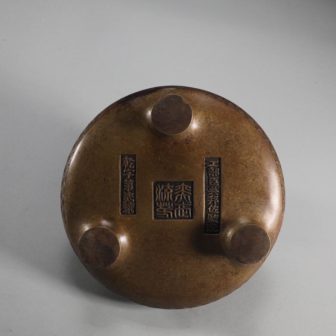 An Exquisite Bronze Bogu Pattern Tripod Censer - 7