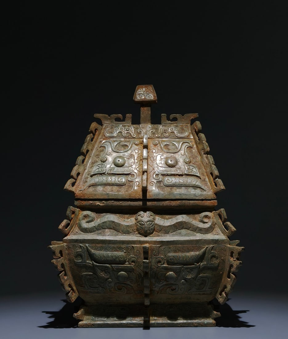 An Archaic Bronze Beast-Face Pattern Food Vessel (1 of 9)