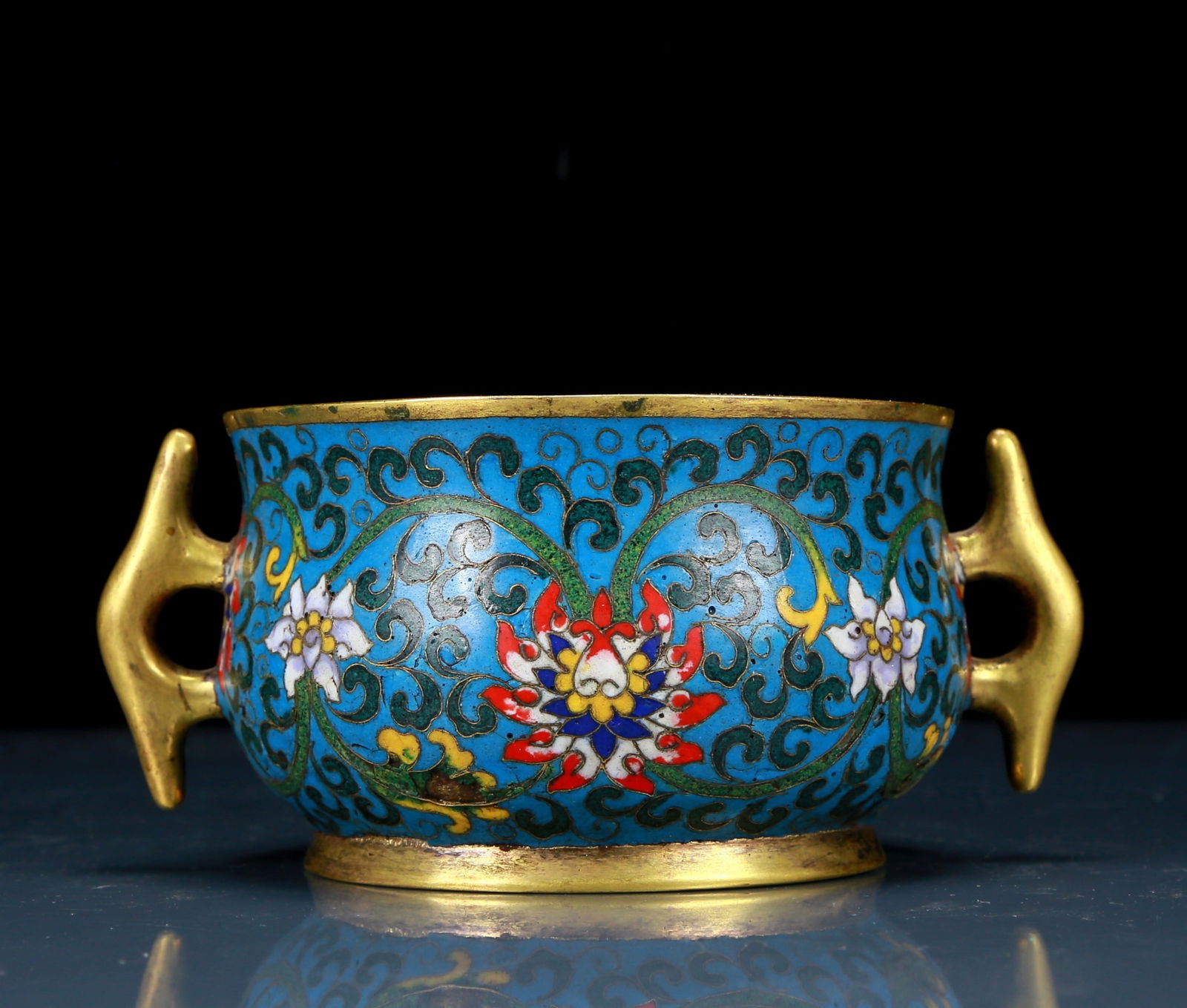An exquisite cloisonné double-eared censer with twining lotus patterns (1 of 8)