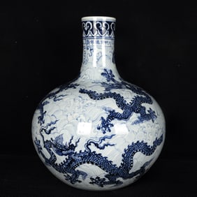 A Huge Blue and White Seawater and Dragon Pattern Vase