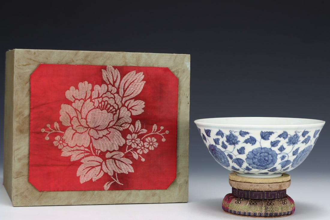 An Exquisite Blue and White Flower Pattern Bowl (1 of 8)