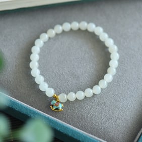 An Exquisite White Jade Bracelets