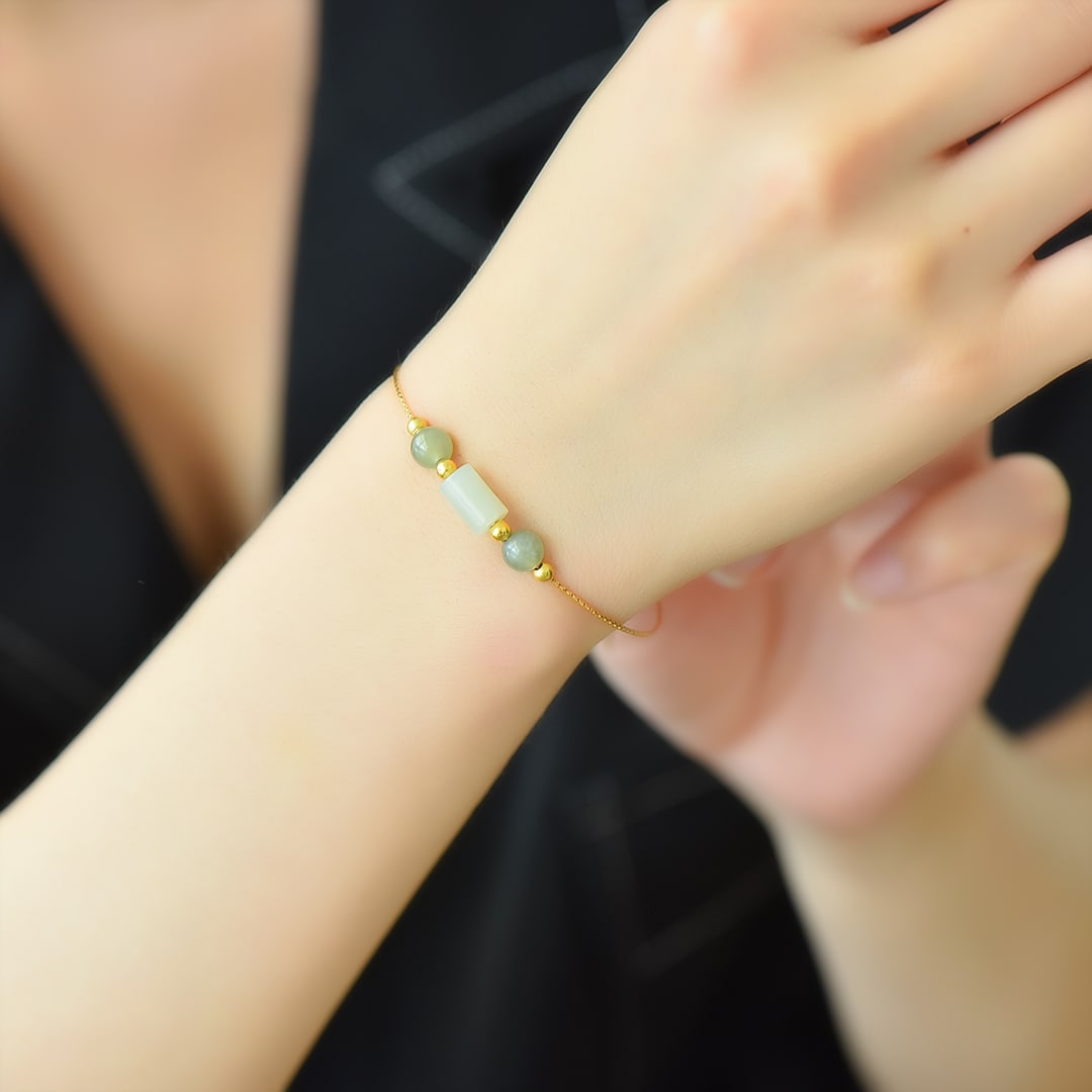 An Exquisite Sterling Silver-Gold Plated Inlaid White Jade Bracelet: An Exquisite Sterling Silver-Gold Plated Inlaid White Jade Bracelet,Size:6mmx6mm 纯银镀金镶白玉手链