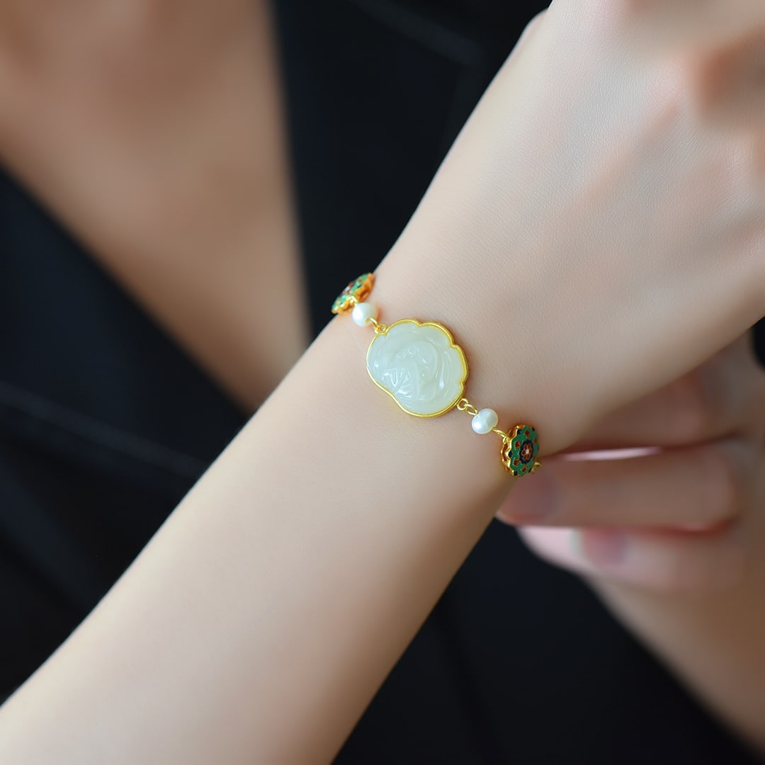 An Exquisite Sterling Silver-Gold Plated Inlaid White Jade Enamel Bracelet,Inlaid Pearl: An Exquisite Sterling Silver-Gold Plated Inlaid White Jade Enamel Bracelet,Inlaid Pearl 