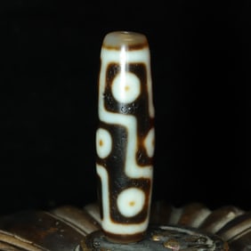 An Exquisite Nine Eyes Dzi Bead Pendant