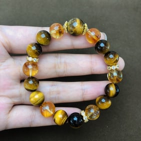 An Exquisite Crystal Bracelets