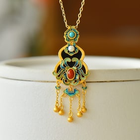 An Exquisite Sterling Silver-Gold Plated Inlaid Black Jade Pendant