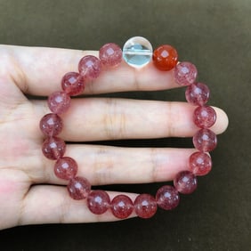 An Exquisite Crystal Bracelets