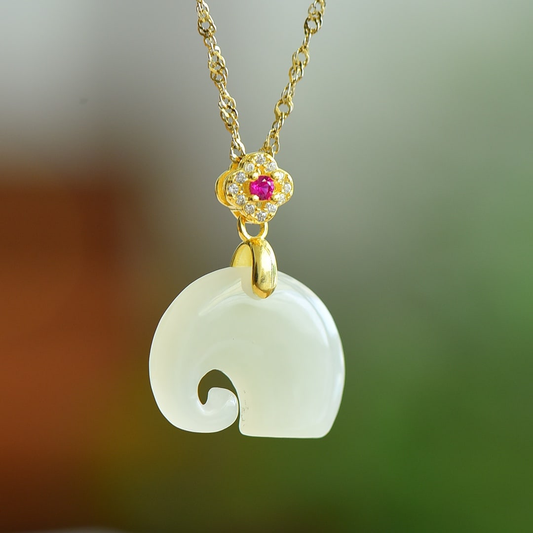 An Exquisite Sterling Silver-Gold Plated Inlaid White Jade Pendant: An Exquisite Sterling Silver-Gold Plated Inlaid White Jade Pendant, 纯银镀金镶白玉吊坠