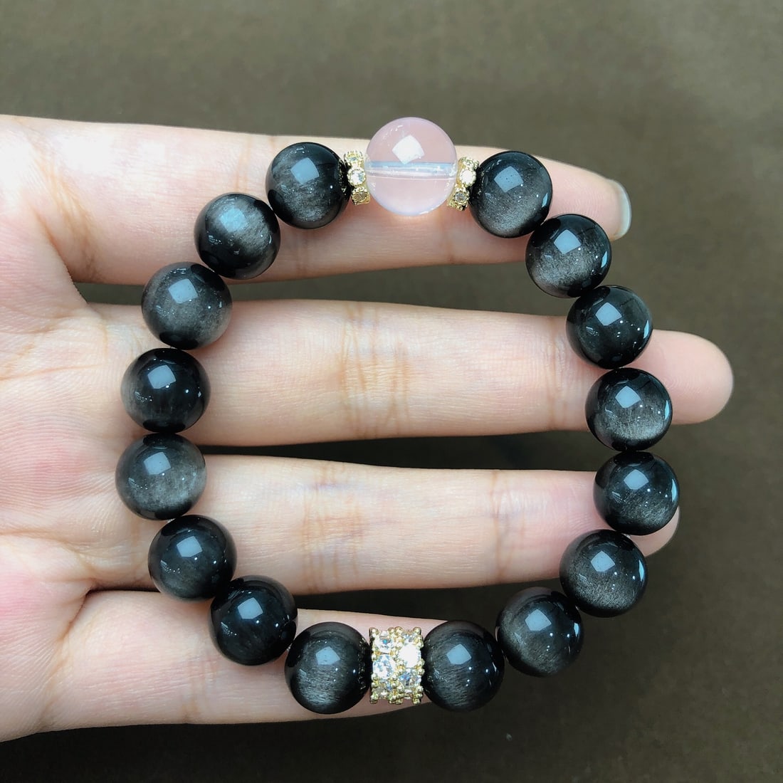 An Exquisite Silver Sheen Obsidian Bracelets: An Exquisite Silver Sheen Obsidian Bracelets,Size:10.2mm,11.2mm, Weight:25.3g 银曜石手串