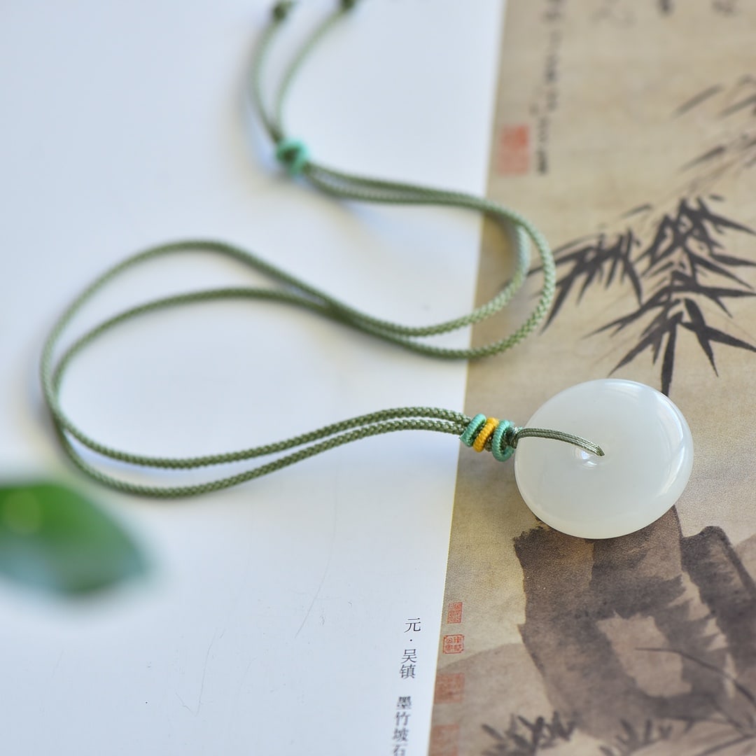 An Exquisite White Jade Pendant: An Exquisite White Jade Pendant,Size:30mmx30mm 寓意:平安吉祥 白玉吊坠