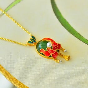 An Exquisite Sterling Silver-Gold Plated Inlaid Jasper Pendant