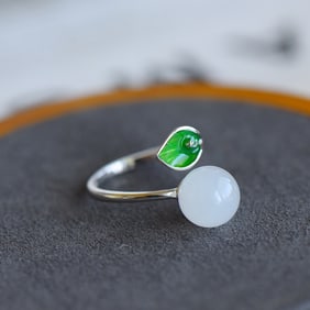 An Exquisite Sterling Silver Inlaid White Jade Ring