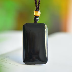 An Exquisite Sapphire Pendant